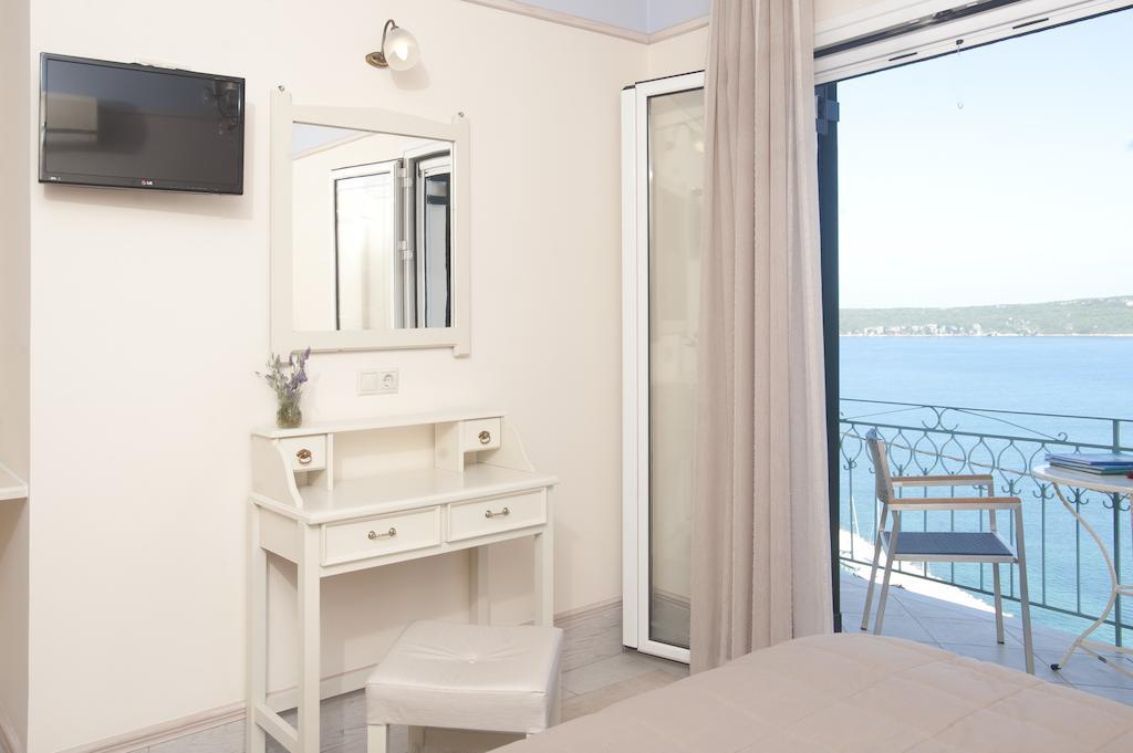 Tina'S House Aparthotel Пилос Екстериор снимка