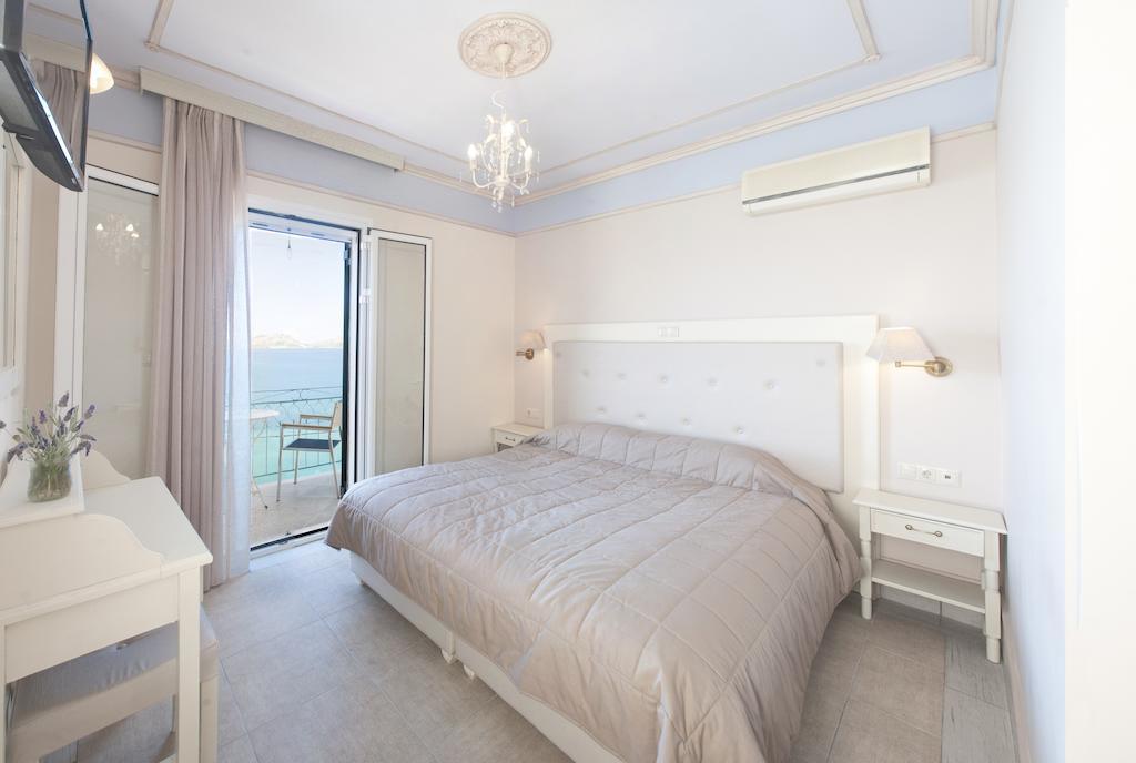 Tina'S House Aparthotel Пилос Екстериор снимка