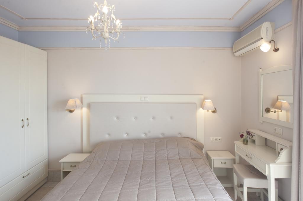 Tina'S House Aparthotel Пилос Екстериор снимка