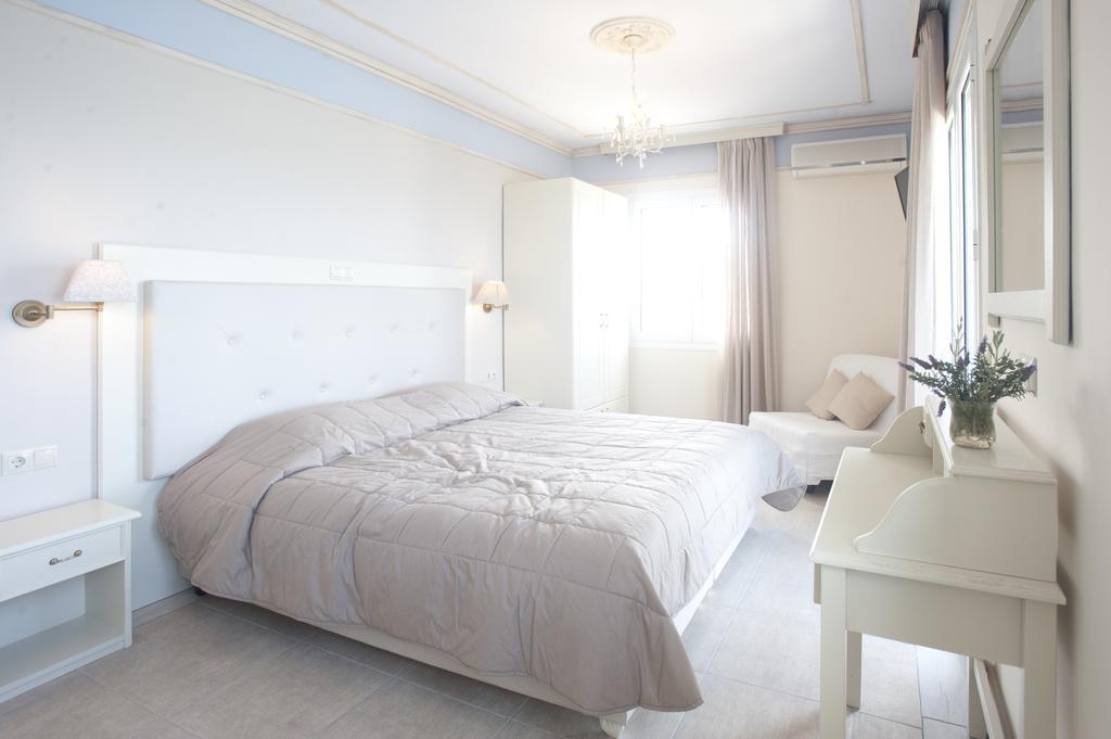Tina'S House Aparthotel Пилос Екстериор снимка